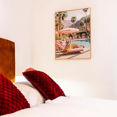 Apartment Vinyl7 Electric By Stadtlandnest *